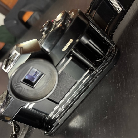 Canon A-1 + Canon 28-55 f/3.5-4.5. Film Camera Kit + Canon 70-150mm. Flash, Case - Picture 7 of 12